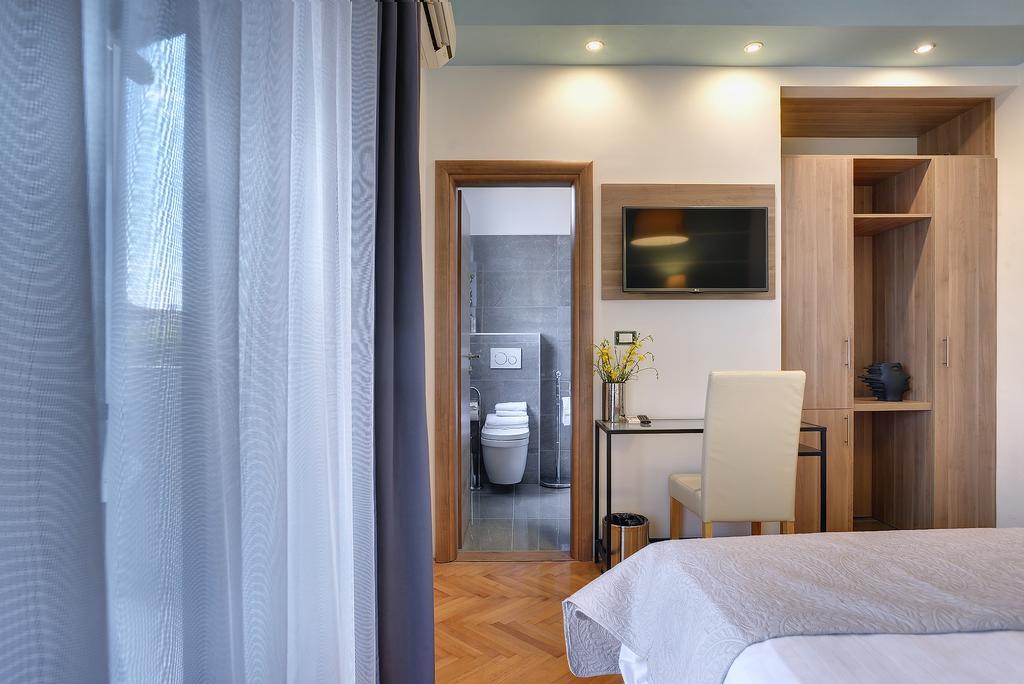 Standard Double or Twin Room,400400334:JPEG