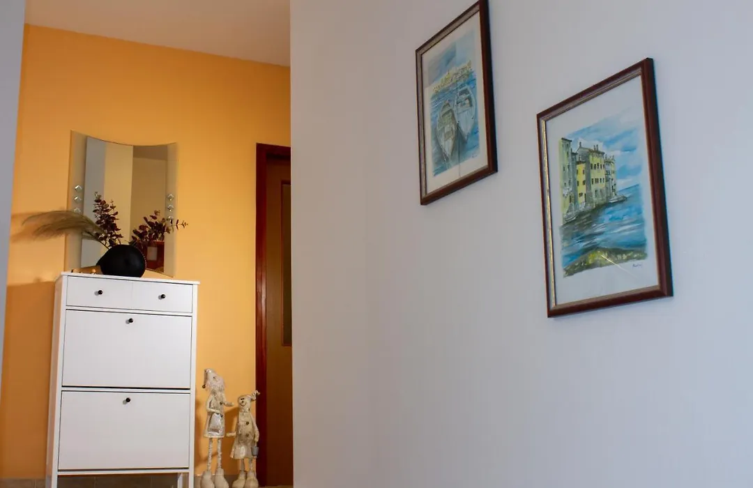 Room Adry With Balcony, Free Parking & Bikes-1